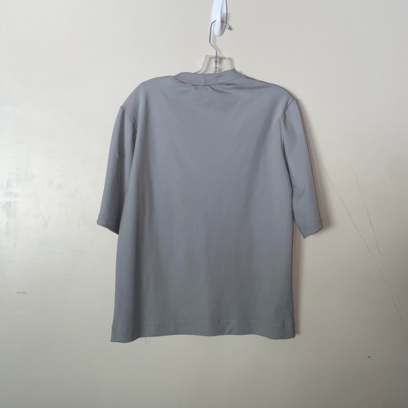 Plain grey tee like new - Picture 2 of 2